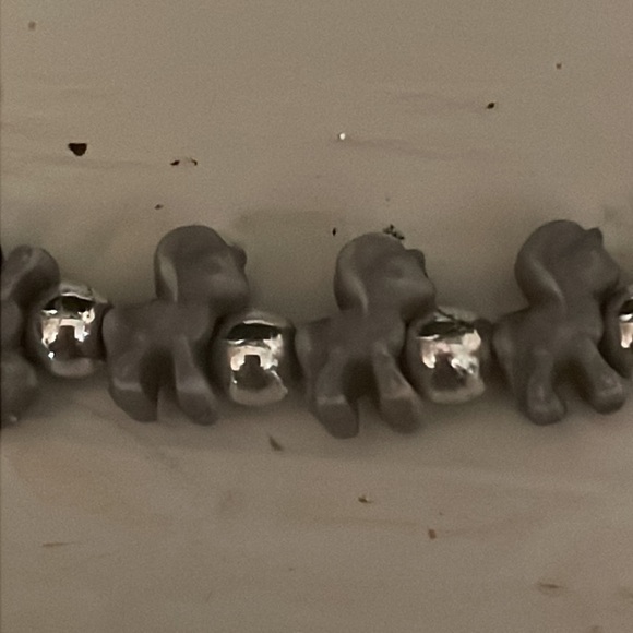 7” gray dog shape & silver beads stackable stretch bracelet with 42 beads - Picture 9 of 10